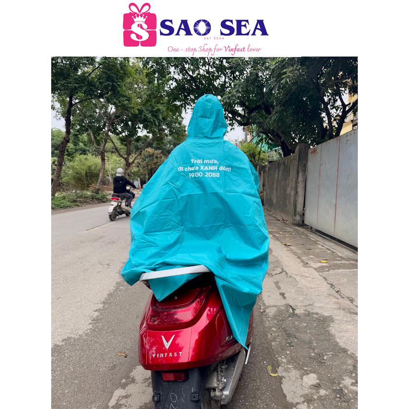 Áo mưa Xanh SM chuẩn hãng, màu xanh dương nhạt, vải tổ  ong nhẹ, bên chắc, in logo XanhSM. XanhSM raincoat